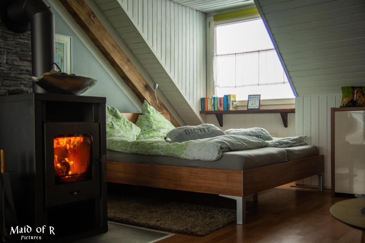 Hof Vierzehnender Im Hohen Venn - 70Qm Fachwerk-Studio - Grosses Wohn-Schlafzimmer Mit Dachterrasse Und Kaminofen - Separate Kueche - Perfekt Fuer Paare - Monschau - Eifel - Hunde Willkommen - Islandpferde Bagian luar foto
