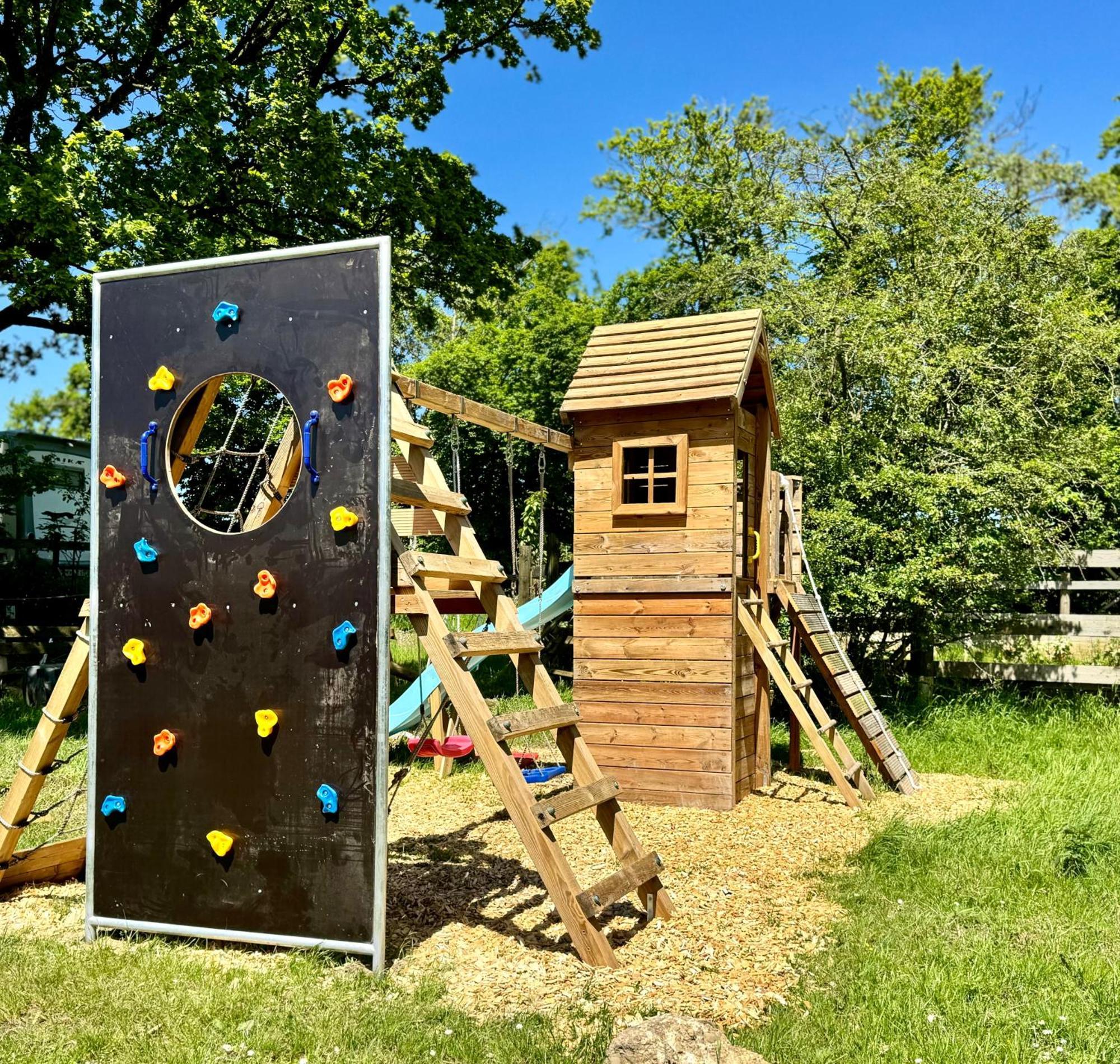Hof Vierzehnender Im Hohen Venn - 70Qm Fachwerk-Studio - Grosses Wohn-Schlafzimmer Mit Dachterrasse Und Kaminofen - Separate Kueche - Perfekt Fuer Paare - Monschau - Eifel - Hunde Willkommen - Islandpferde Bagian luar foto
